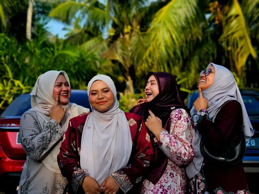 Fashion Hijab di Media Sosial: Antara Identitas dan Tren